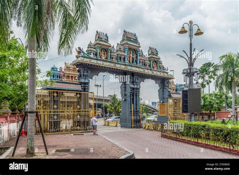 El Incidente del Templo de Batu en el Siglo VII: Una Exploración de la Tensiones Religiosas y la Influencia Tang en la Península Malaya